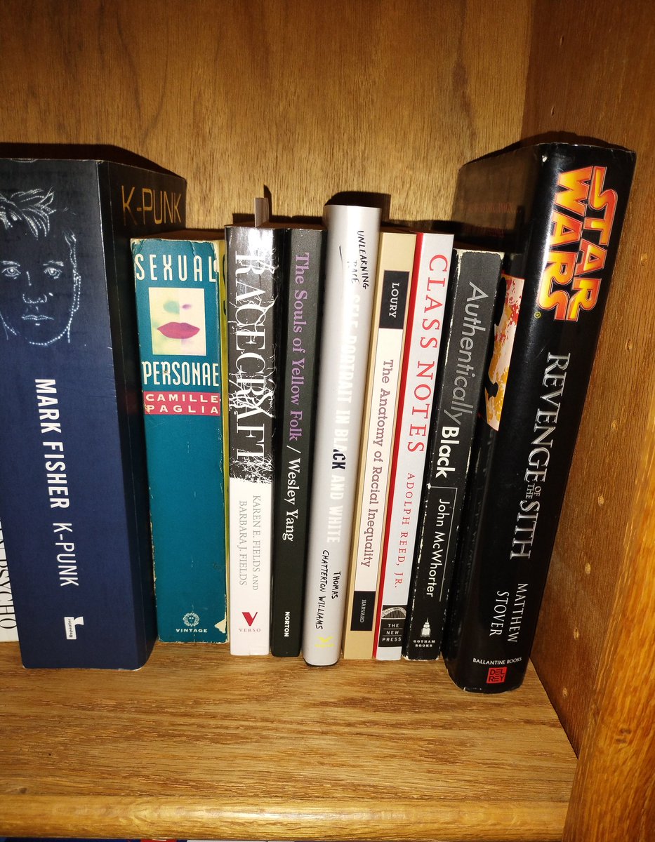 What are some 'green flags' to see on a man's bookshelf?