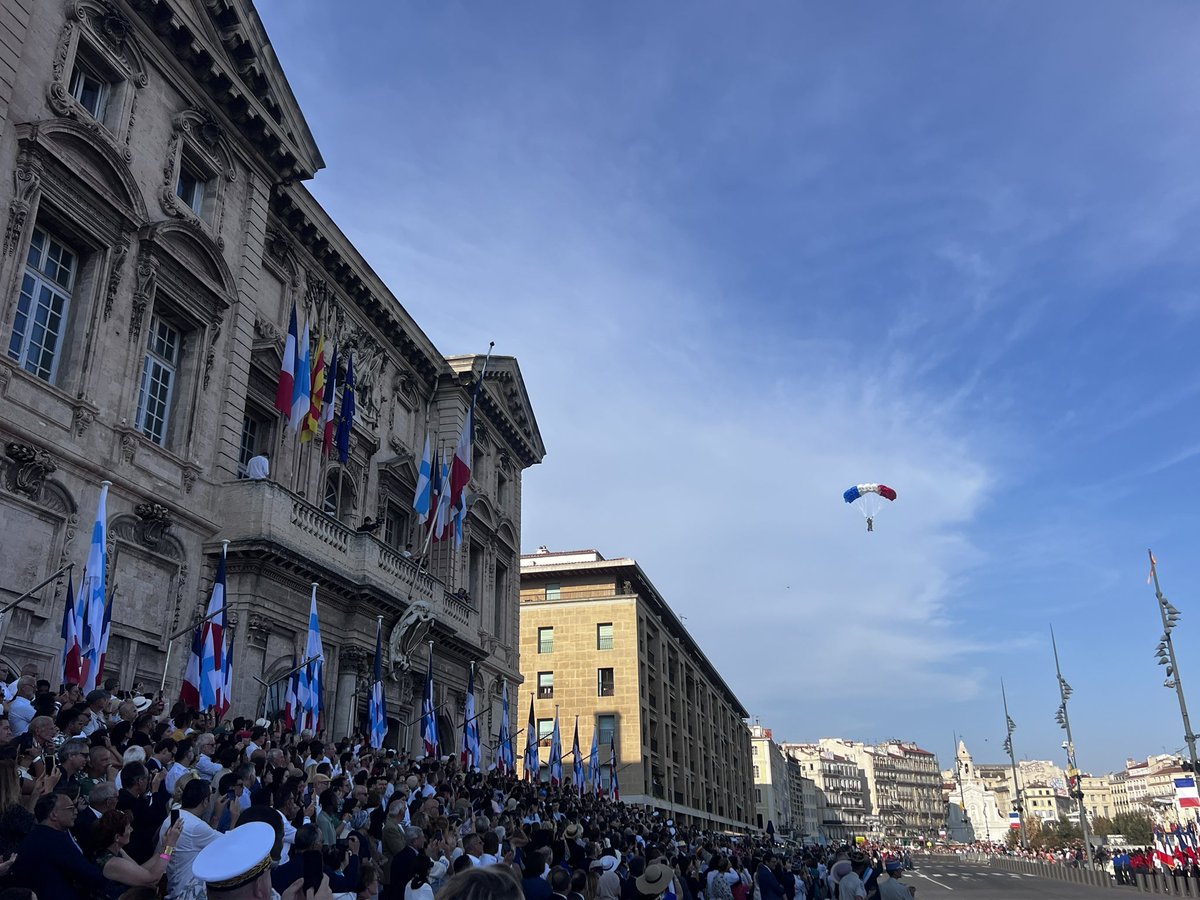 Sam was here ! (@messikh_samir) on Twitter photo Présent en tribune officielle à la Prise d’armes donnée à l’occasion de la Fête nationale.
Pensées reconnaissantes aux sapeurs-pompiers pour leur courage et leur engagement face au récent incendie à #Marseille.
Merci <a href="/marseille/">Ville de Marseille</a> pour ce moment de solennité républicaine. 🇫🇷 Présent en tribune officielle à la Prise d’armes donnée à l’occasion de la Fête nationale.
Pensées reconnaissantes aux sapeurs-pompiers pour leur courage et leur engagement face au récent incendie à #Marseille.
Merci <a href="/marseille/">Ville de Marseille</a> pour ce moment de solennité républicaine. 🇫🇷