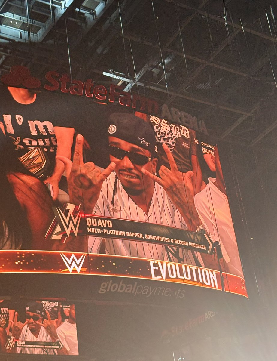 buttchomper's tweet photo. @boneGPT look who i saw at WWE last night https://t.co/rBQRmTottA