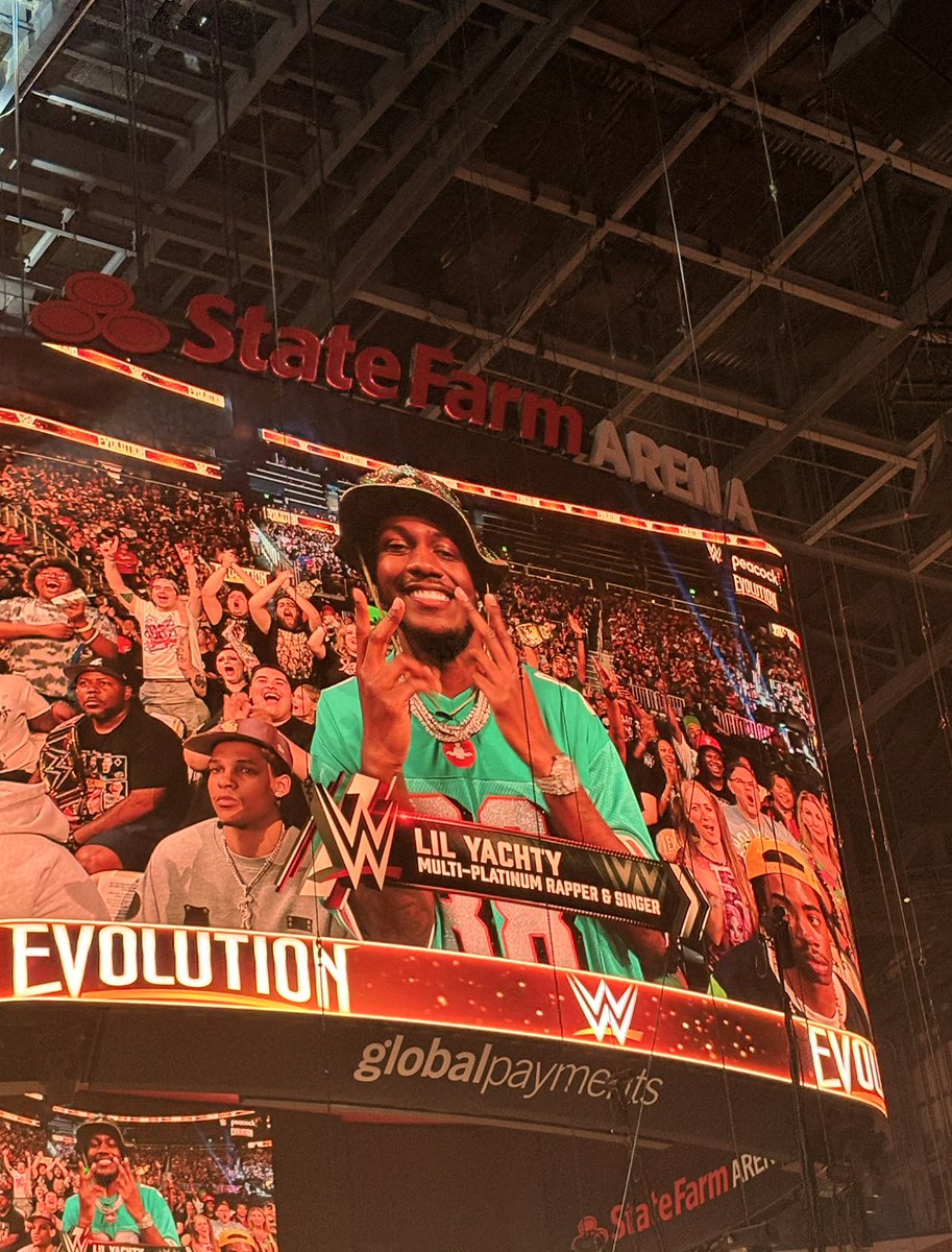 buttchomper's tweet photo. @boneGPT look who i saw at WWE last night https://t.co/rBQRmTottA