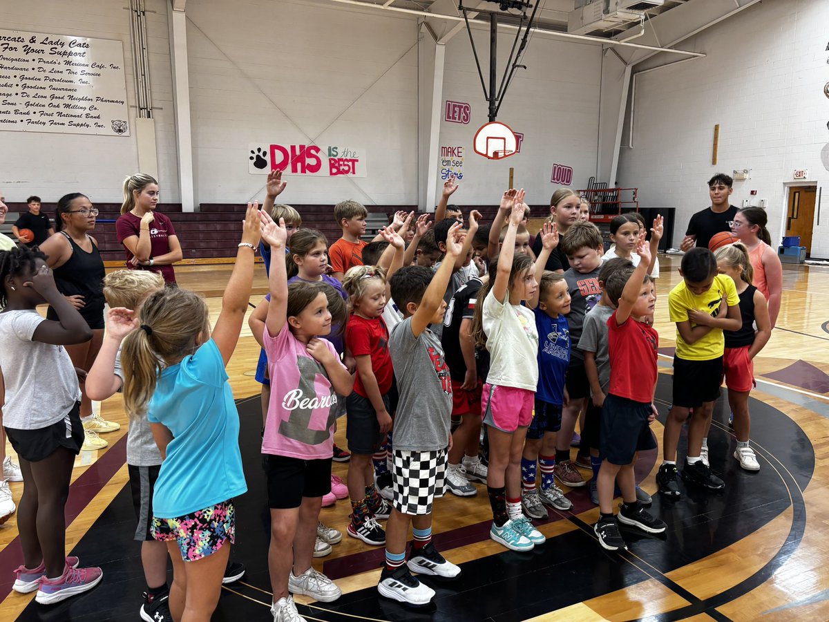 De Leon Bearcat Hoops tweet media