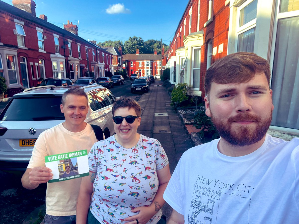 KAITAYLOR's tweet image. Canvassing in Sefton Park with @tommartincrone & Kate Jarman ahead of the by-election this Thursday!
It’s a two horse race between Kate and Labour in Sefton Park! Best of luck of Thursday 💚
