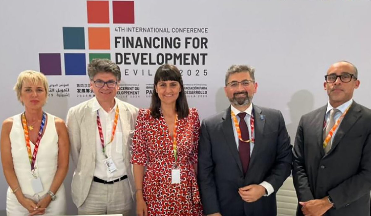 MMFUofT's tweet photo. Another quick look back at #ffd4sevilla where the Spanish secretary of state for #digitalization and #AI moderated the second session of the side event, which aimed to reflect on international tools to reduce the digital divide. #TransformationTuesday https://t.co/UJVnpSfmXz