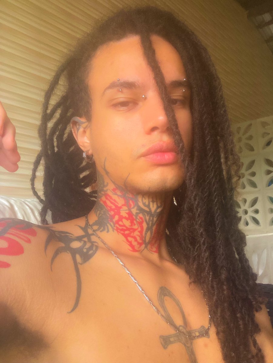 diretora techno tweet media