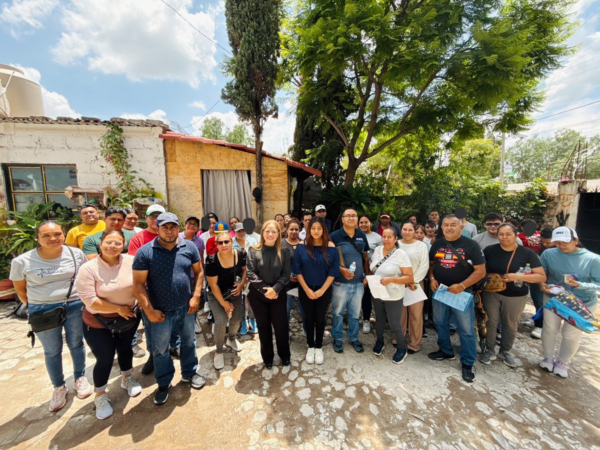 diputadavero's tweet photo. Que gusto reencontrarnos con amigas y amigos de #Alfajayucan, en El Marqués! 🙌💙

Escuchar, compartir y caminar juntos fortalece nuestro #TejidoSocial marquesino.  Aquí seguimos, construyendo comunidad y cuidando #ElMarqués.🤝 #SiempreContigo✌️ https://t.co/a1bupc9I4H