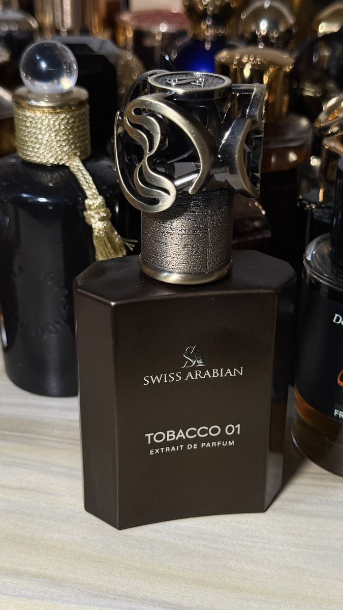 ScentHQ's tweet image. Swiss Arabian’s Tobacco 01 Reminiscent is a masterpiece.
Reminiscent of Initio side effect, but throw in Guerlain’s honey tobacco. This however has its own character. The honey here is beautiful.
At just 65k its is a steal for the quality!
A beautiful oriental spicy fragrance!