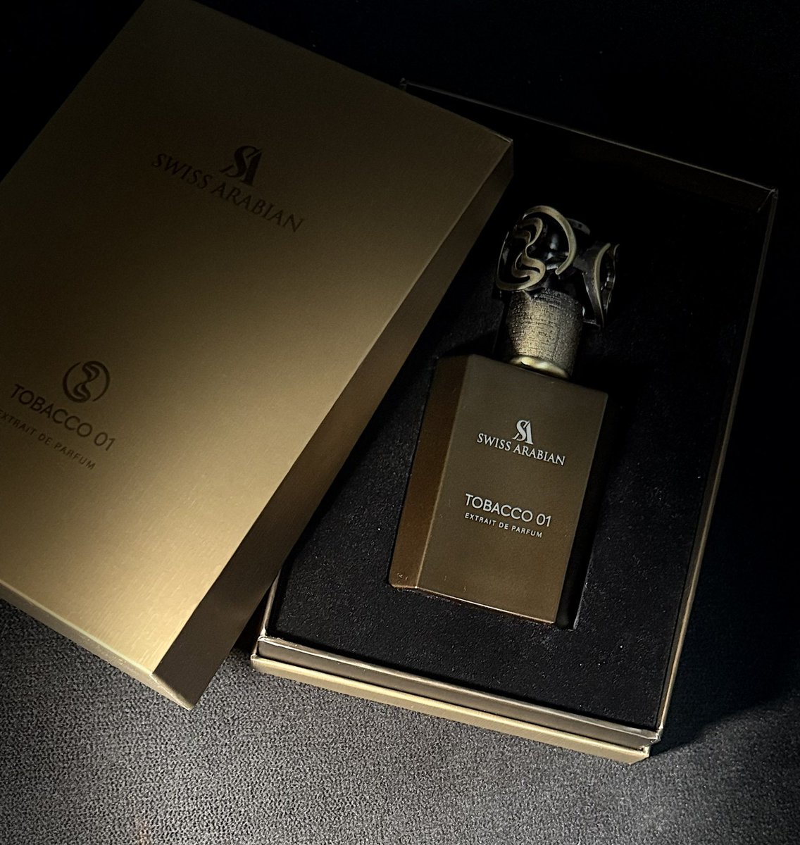 ScentHQ's tweet image. Swiss Arabian’s Tobacco 01 Reminiscent is a masterpiece.
Reminiscent of Initio side effect, but throw in Guerlain’s honey tobacco. This however has its own character. The honey here is beautiful.
At just 65k its is a steal for the quality!
A beautiful oriental spicy fragrance!