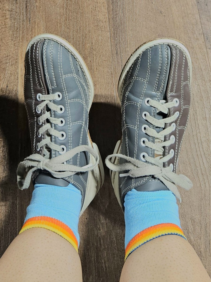 cardscookie's tweet image. When you are at a random bowling alley in Iowa and they're hitting you with Stan Musial trivia ⚾❤️