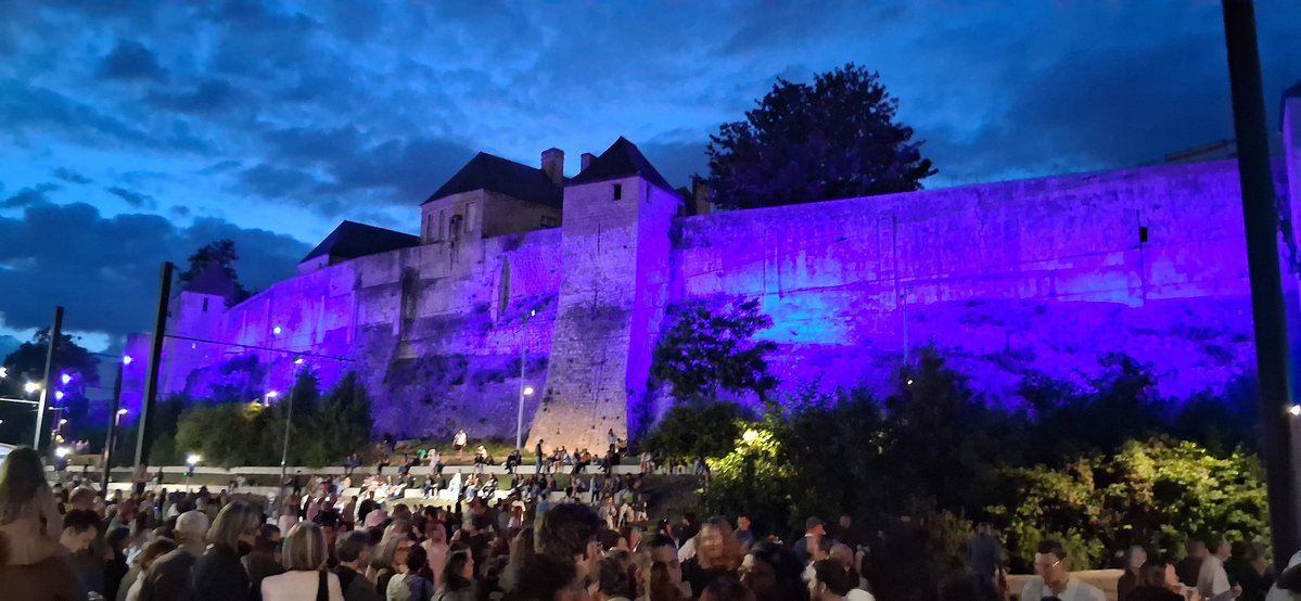 Caen de nuit