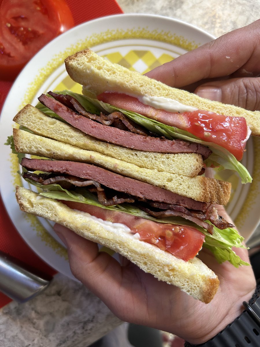 babowling12's tweet image. My pawpaw worked the Jewel Ridge Mine in the late 30s and 40s and introduced me to this Appalachian delicacy and the story behind it.
One night on the hoot owl shift, a buddy of his gave him a bite of a dry BLT from his bucket that had a little something extra on it.
Papaw…