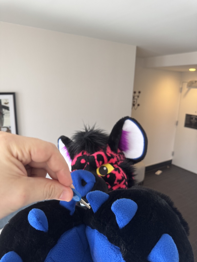 SeireinoSensh's tweet image. You can keep on trying but the key will always be out of reach, your stuck for a long long time.
Next con is @MegaplexCon. Who will i see their ? Should be able to bring a lot more things and suits if anyone wants to meet or suit swap. Love to try a SpiritPanda, Beauty of the…