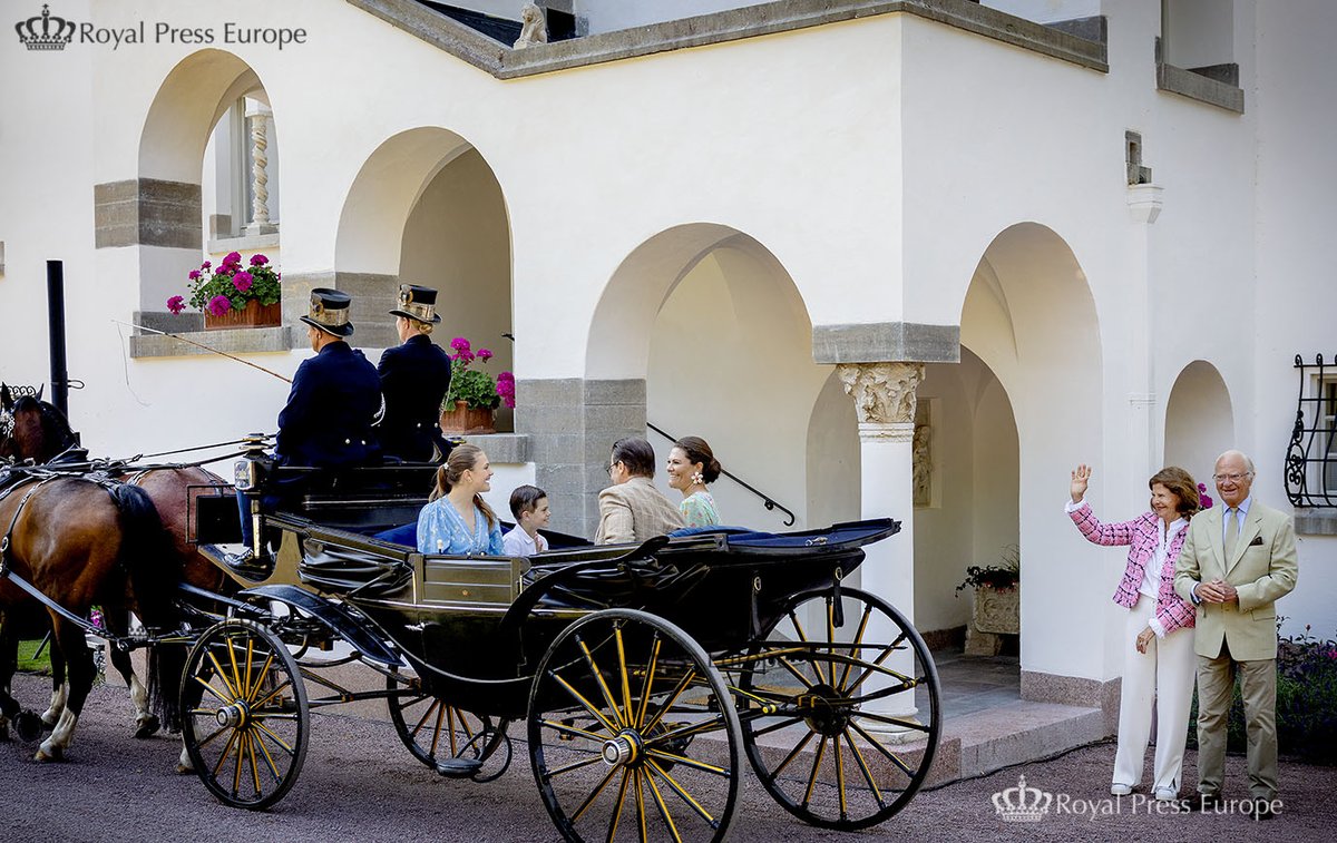 Crown Princess Victoria turns 48!
On July 14, she celebrates her birthday at Solliden Castle, Öland, with the traditional public gathering and evening Victoria Concert ©Albert Nieboer royalwebshop.eu #CrownPrincessVictoria #SwedishRoyalFamily #VictoriaDay #Solliden #Öland