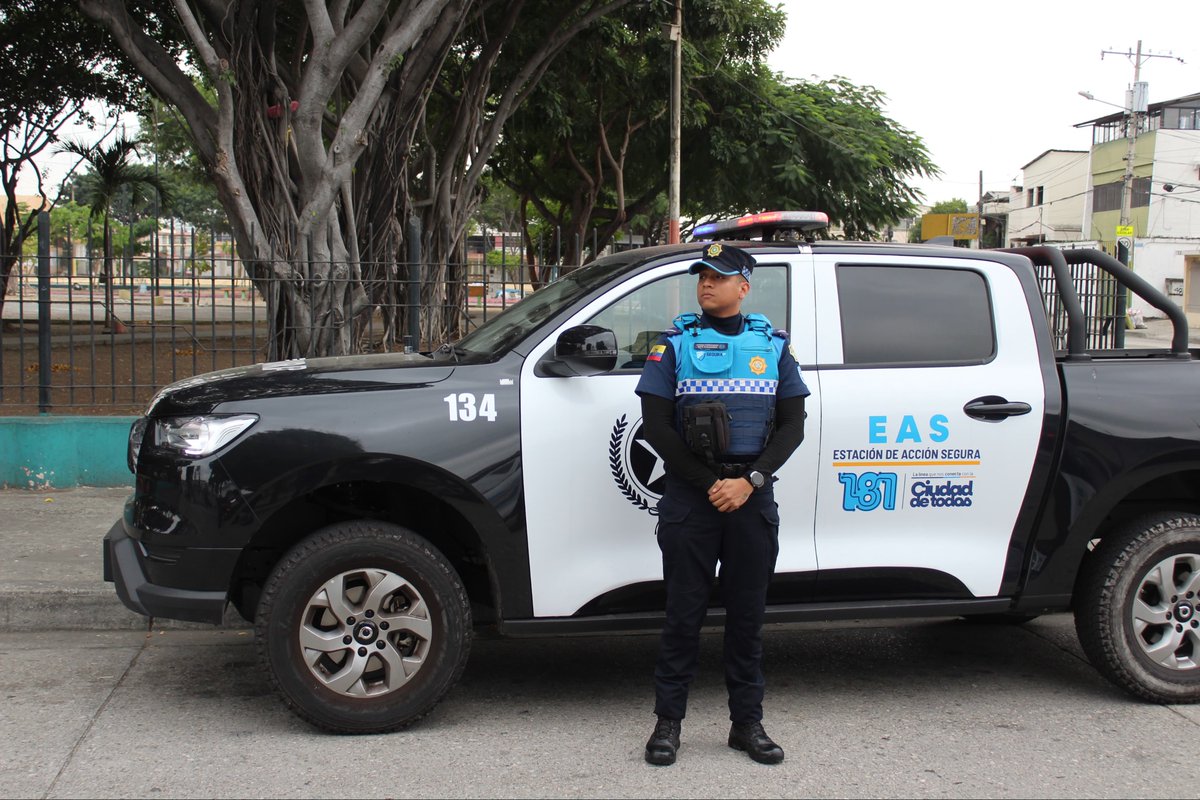 🔵🟡 

👮🏽‍♂️🚔 Personal de las EAS  se encuentran activos en varios puntos de la ciudad para fortalecer la seguridad, atender requerimientos ciudadanos y tener un mayor control en los espacios públicos.

#AcciónSegura 
#ConstruyendoLaCiudadDeTodos