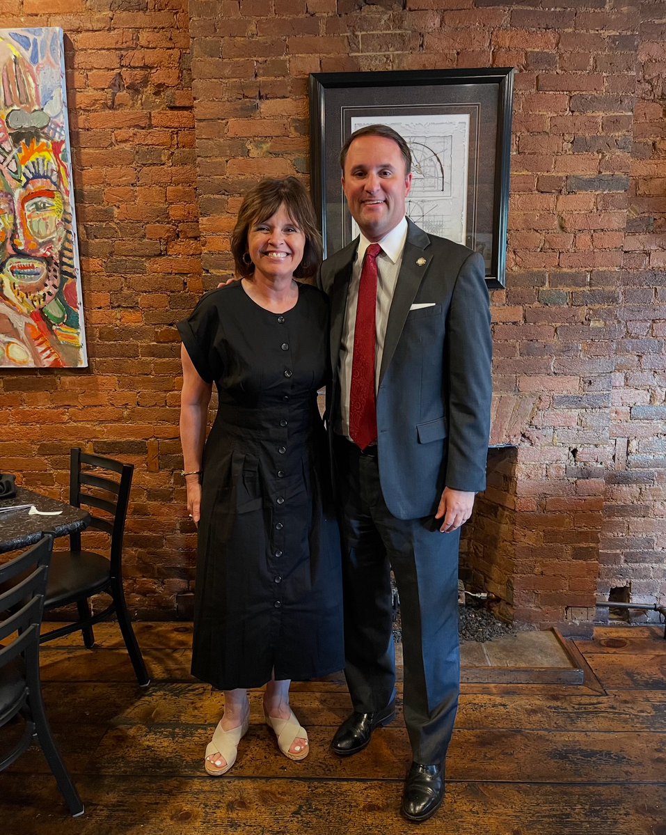 JasonMiyaresVA's tweet image. Happy to run into my friend Delegate Delores Oates in Winchester today while spending time in the beautiful Shenandoah Valley!