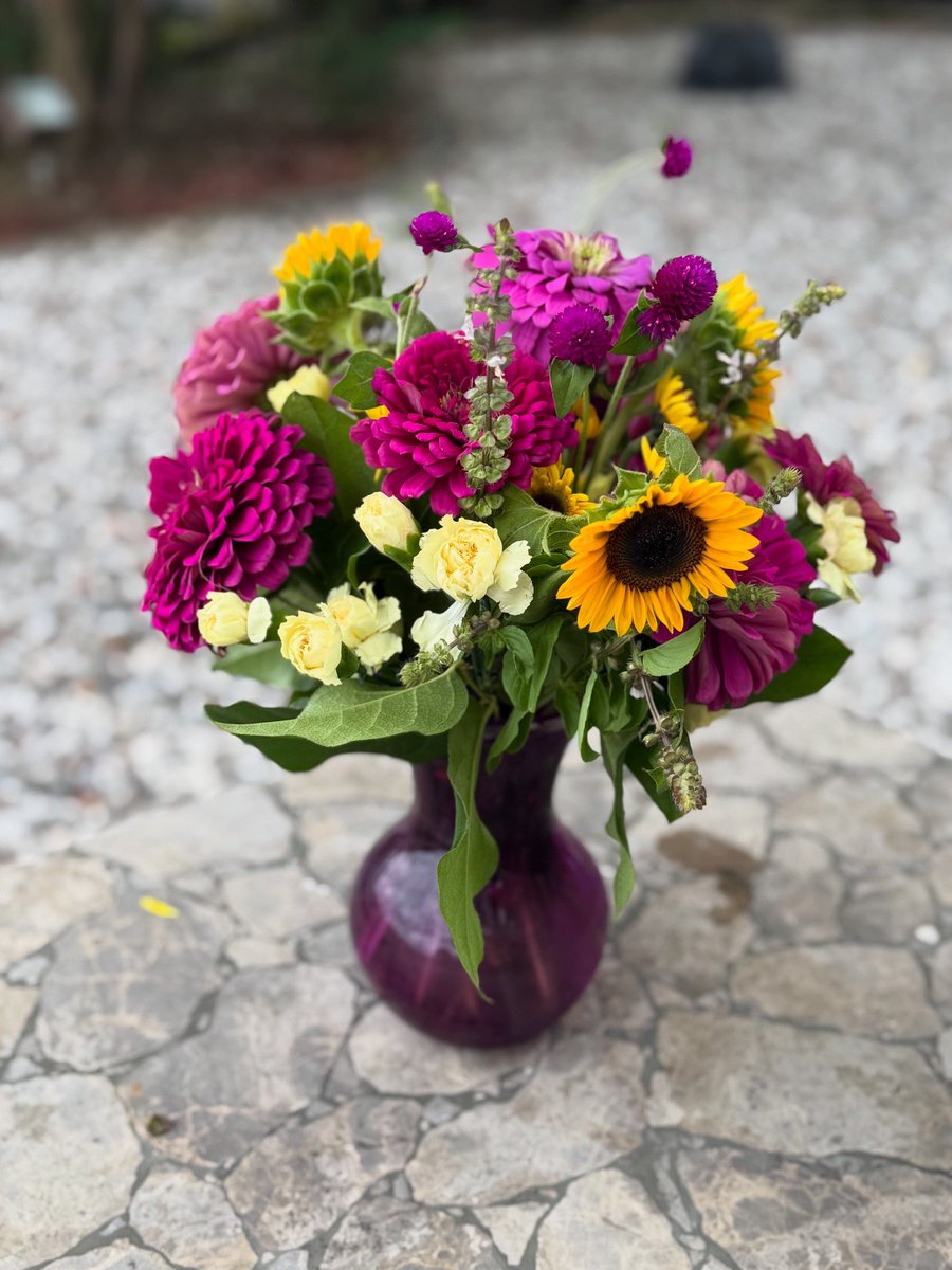 cfcreative901's tweet image. Client Spotlight 👏

Lynn Doyle Flowers and Events, the city's oldest florist, has been creating
personalized arrangements for the area since 1937. 

This summer, make your days even brighter with a vibrant summer bouquet by placing your order on their website or calling today.