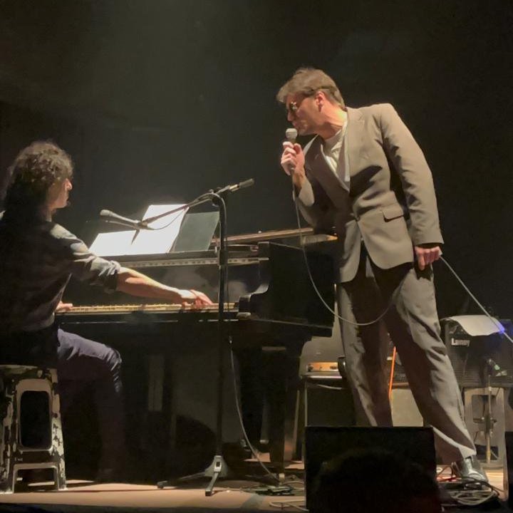 TREMENDO SHOW EL VIERNES 

Gracias x venir! Hicimos CROONER FINO Piano &amp; Voz con <a href="/rodrigonunezep/">Rodrigo Núñez</a> en CAFF. 

Agradecimiento total para <a href="/hachadepapel/">hachadepapel</a> que nos invitó a abrir la noche.

Se viene el álbum en vivo grabado en <a href="/recovecorecord1/">recovecorecords</a> muy pronto!

Abajo algunas magias 👇
SALUD!