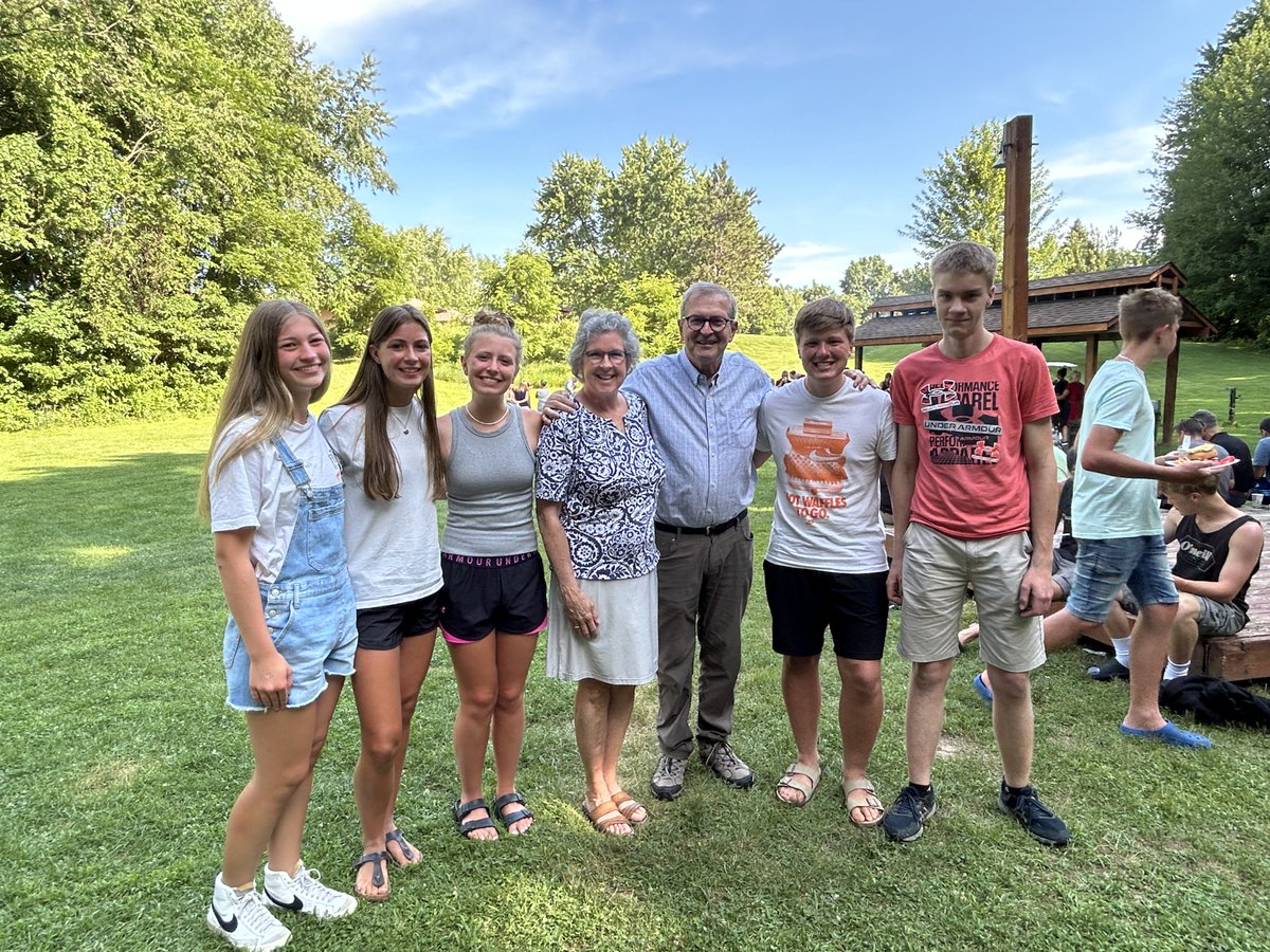 JoelBeeke's tweet image. I’m still savoring the enjoyable time we had at our Youth Camp in Hastings, Michigan, a few days ago. My Queen took a few pictures that I didn’t know about until now. Here are the 150 young people and chaperones at the camp’s evening sing-along and QA, with three of us pastors…