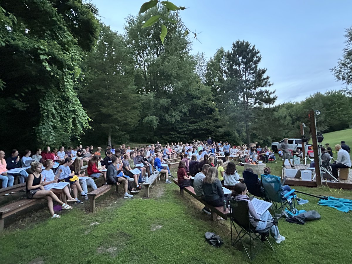 JoelBeeke's tweet image. I’m still savoring the enjoyable time we had at our Youth Camp in Hastings, Michigan, a few days ago. My Queen took a few pictures that I didn’t know about until now. Here are the 150 young people and chaperones at the camp’s evening sing-along and QA, with three of us pastors…