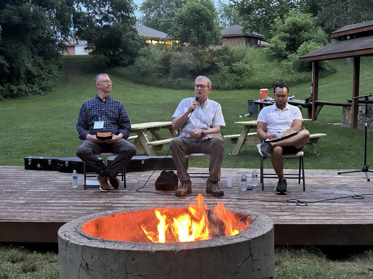JoelBeeke's tweet image. I’m still savoring the enjoyable time we had at our Youth Camp in Hastings, Michigan, a few days ago. My Queen took a few pictures that I didn’t know about until now. Here are the 150 young people and chaperones at the camp’s evening sing-along and QA, with three of us pastors…