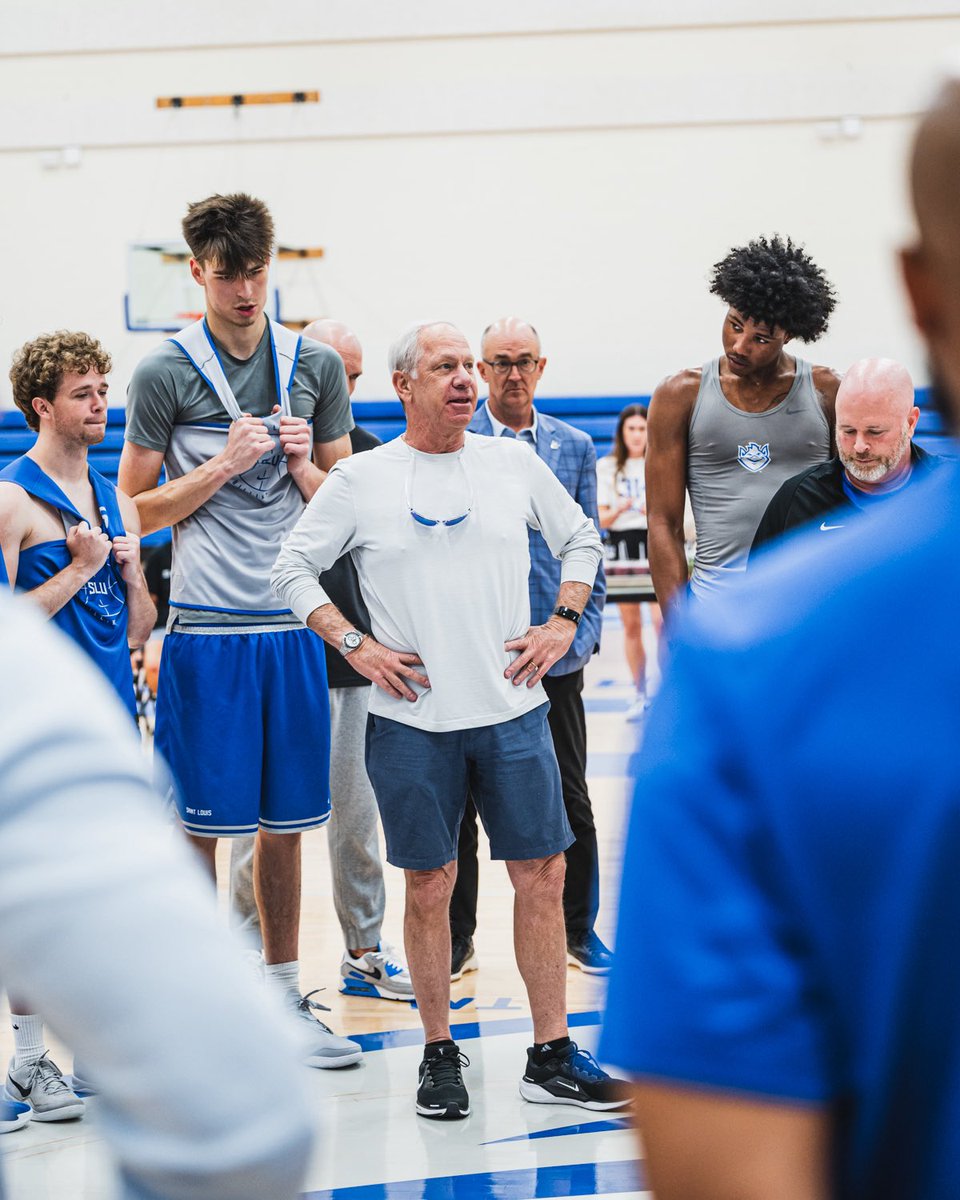 SaintLouisMBB's tweet image. Thank you Dr. Chaifetz for joining us at practice this afternoon!
#SLUForTheLou @RichChaifetz