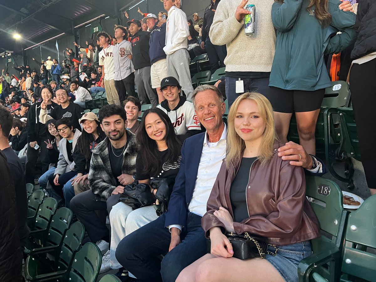 baaaaaatter up ⚾️

Last week, we took our interns out to the Giants ballgame. Let's just say it was a home run 🏟️😉