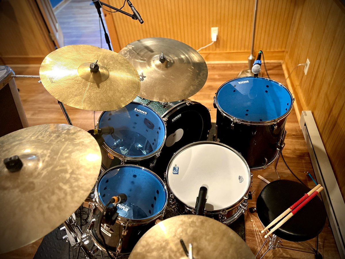TheSuits_Band's tweet photo. Thoughts on the new look 🤔 https://t.co/EggcW2310p