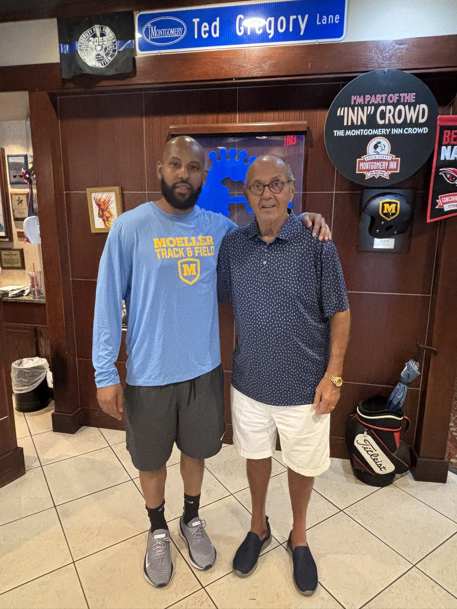 BigMoBarrett's tweet image. Former Moeller Athletic Staffer Justin Cumming-Morrow (Executive Director of Football and Recruiting at UConn) was back on campus today so that called for a trip to the Inn for lunch with the Prince of Pork Tom Gregory. We miss you, Justin! #GoBigMoe