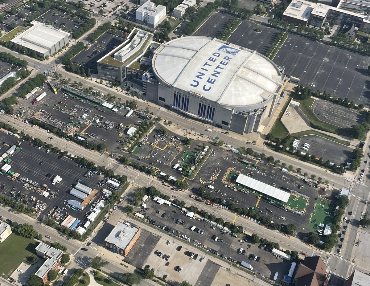 Madison is still closed Damen to Paulina for cleanup of the Windy City Smokeout. Lane restrictions on Warren Blvd have been removed. Skywatch keep tabs on street festivals &amp; work zones at cbsnews.com/chicago/live