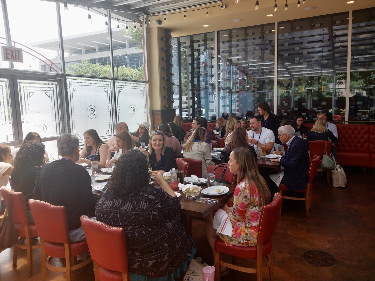 LindnerCtrHope's tweet image. The Lindner Center of Hope OCD Team traveled to Chicago for the @iocdf 30th Annual OCD Conference—an incredible opportunity to learn, collaborate, and connect around the latest in OCD research, treatment, and practices. Here they are enjoying lunch with colleagues who share the…