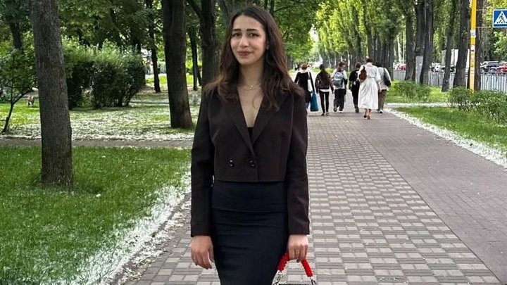 linafromcrimea_'s tweet image. Life under occupation: the FSB abducted a Crimean Tatar Khatidzhe Buyukhchan (24 y.o.) in May.
They accused her of preparing a terrorist attack and ordered her family to remain silent about it!
Later russians made her to "confess" on camera, presumably after threats and torture