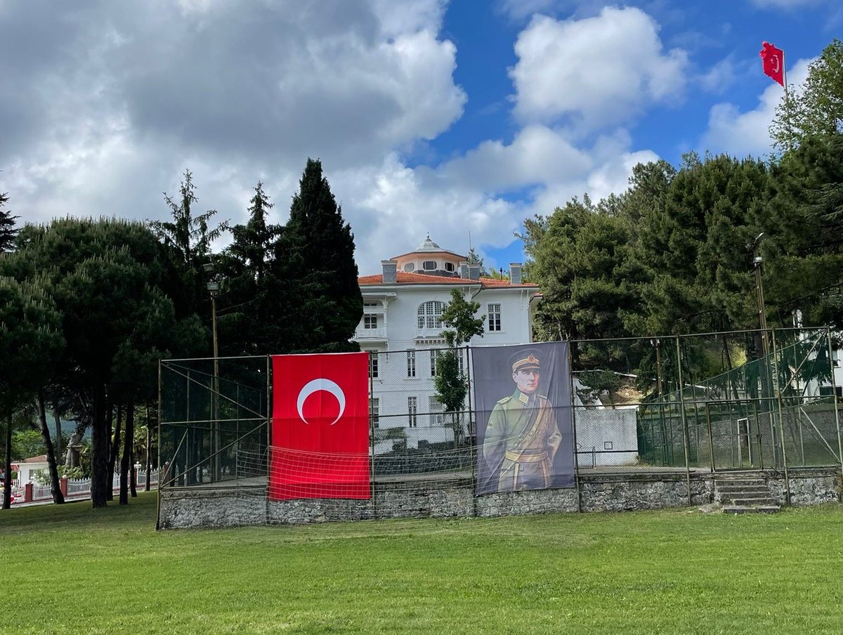 Ne Mutlu Türk'üm Diyene