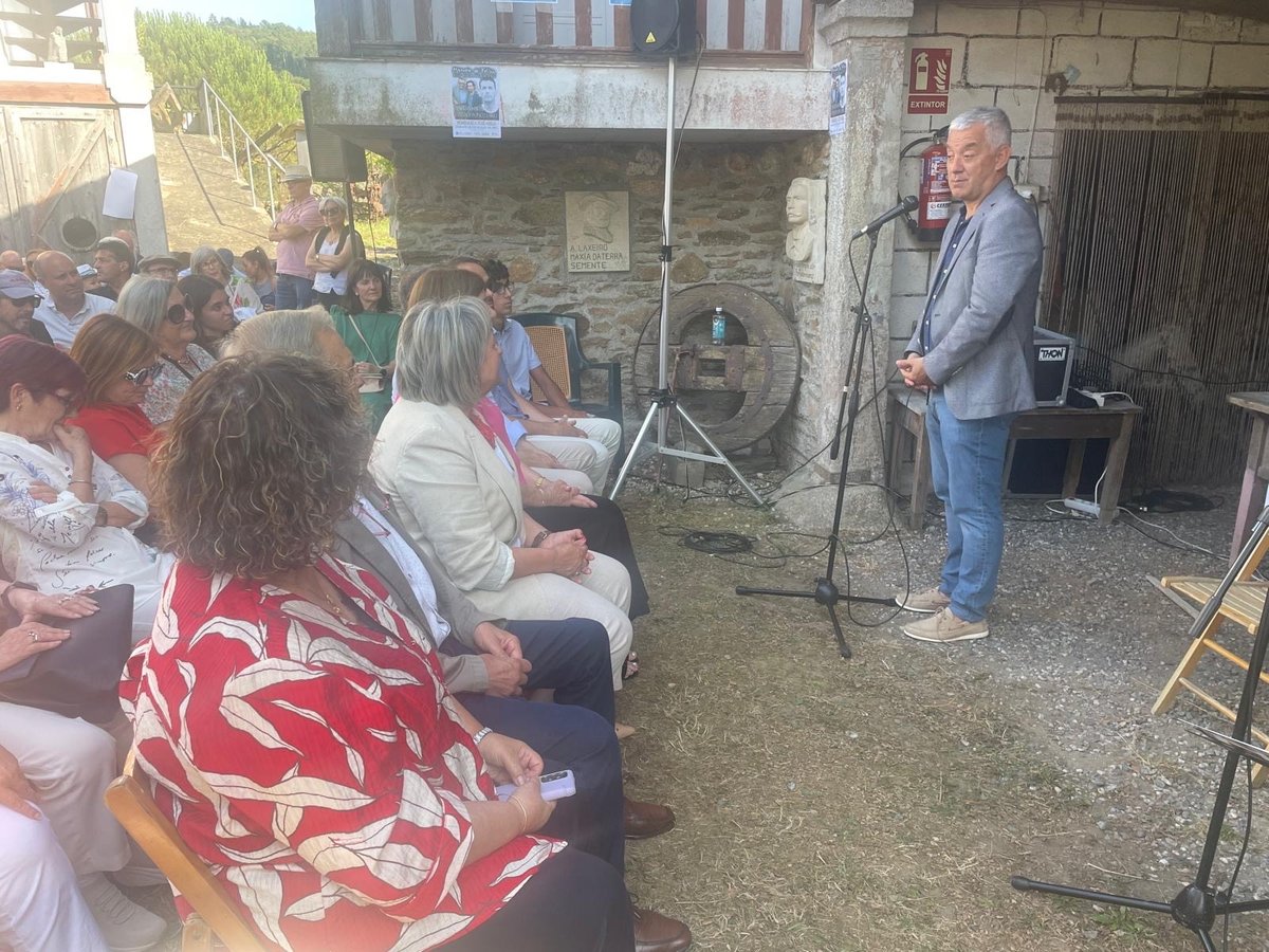 Política Lingüística (@sxpl) on Twitter photo 🔵 <a href="/valentin_garci/">Valentín García Góme</a> participou na homenaxe en lembranza de Xoán Xosé Fernández Abella, no marco da XVII Forxa Literaria-Encontros Culturais no Rural da Fundación Paco Lareo-A Solaina de Piloño. 🔵 <a href="/valentin_garci/">Valentín García Góme</a> participou na homenaxe en lembranza de Xoán Xosé Fernández Abella, no marco da XVII Forxa Literaria-Encontros Culturais no Rural da Fundación Paco Lareo-A Solaina de Piloño.