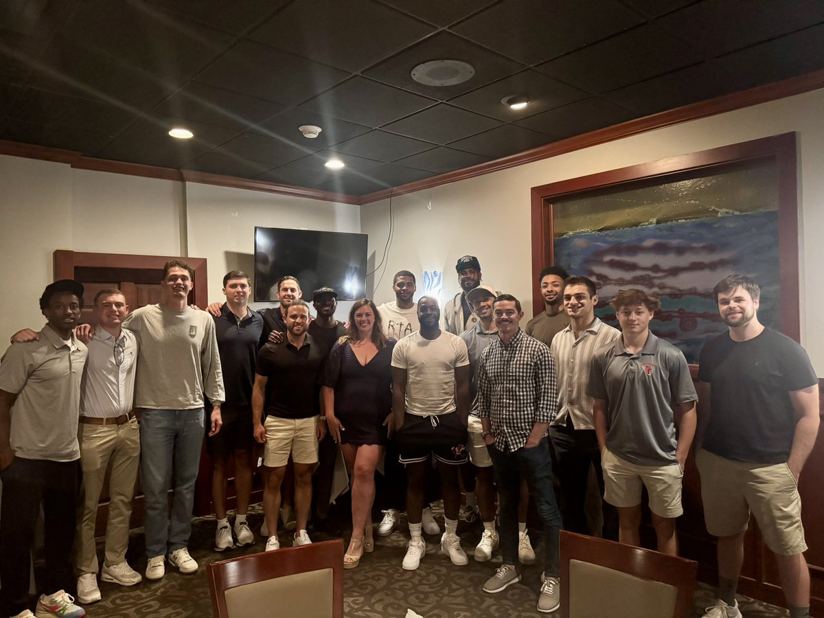 Shoutout to Del Frisco’s for an incredible team dinner this evening. Everything was delicious!