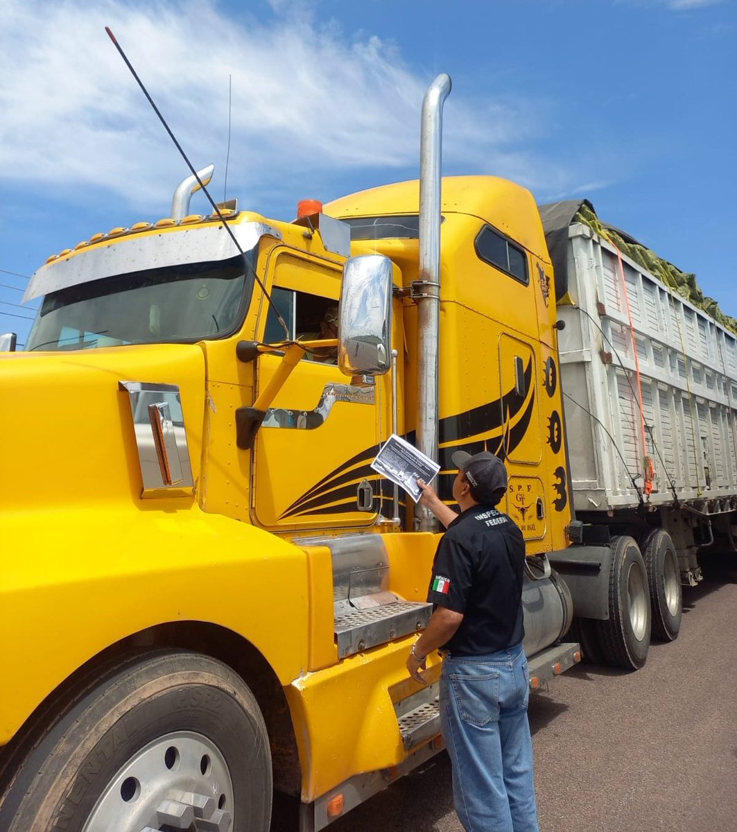 SICT_Zacatecas's tweet photo. Del 13 al 19 de julio el Centro #SICTZacatecas participa en la "Semana de la Operación del #ConductorSeguro".👮🏻♀️
Esta jornada promovida por la @CVSA en México, Estados Unidos y Canadá, fomenta buenas prácticas de conducción en operadores de vehículos de carga y de pasaje.🚌🚚
1/2 https://t.co/XtMlXxIYcF