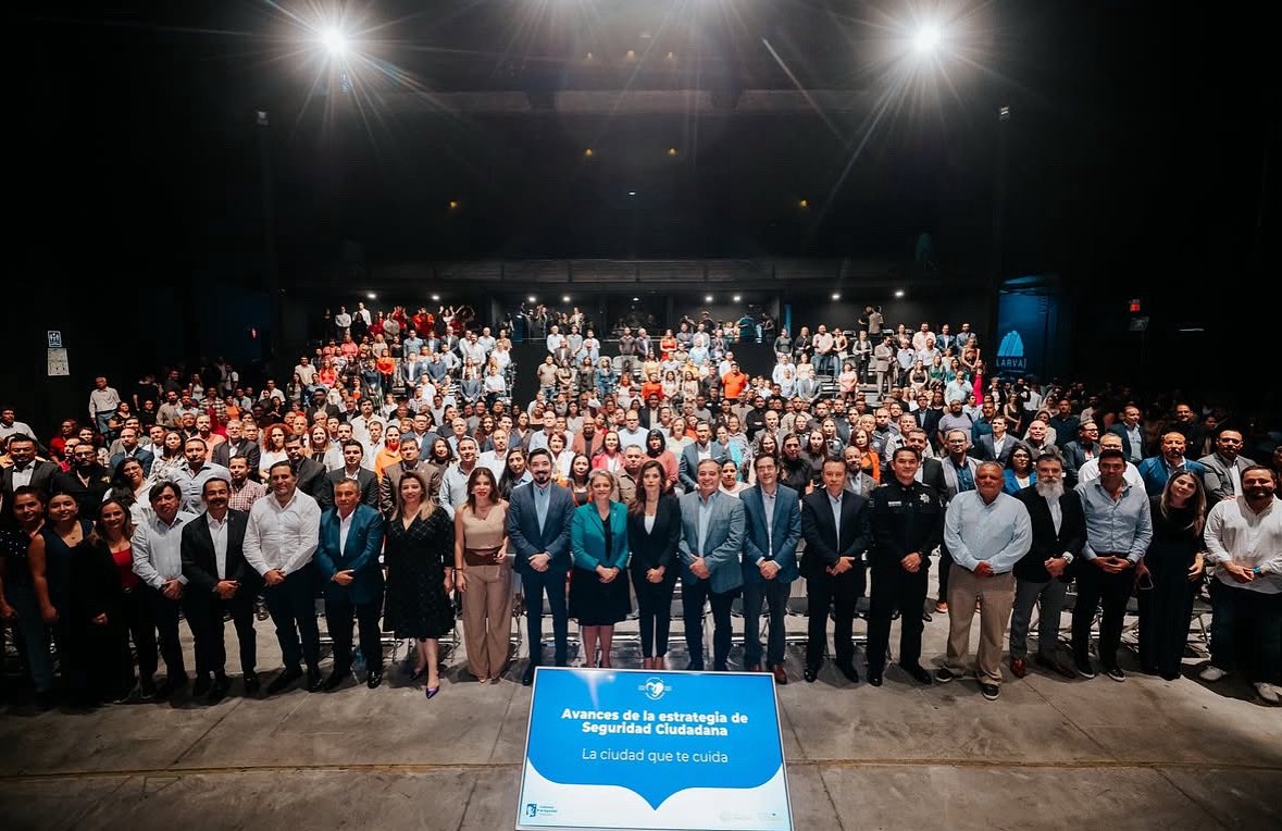 300 liderazgos tapatíos, la presidenta Verónica Delgadillo presentó la Estrategia de Seguridad Ciudadana “La ciudad que te cuida” 

Guadalajara trabajando de manera coordinada con los tres órdenes de Gobierno.

Estrategia de Seguridad ciudadana está basada en visión de ciudad