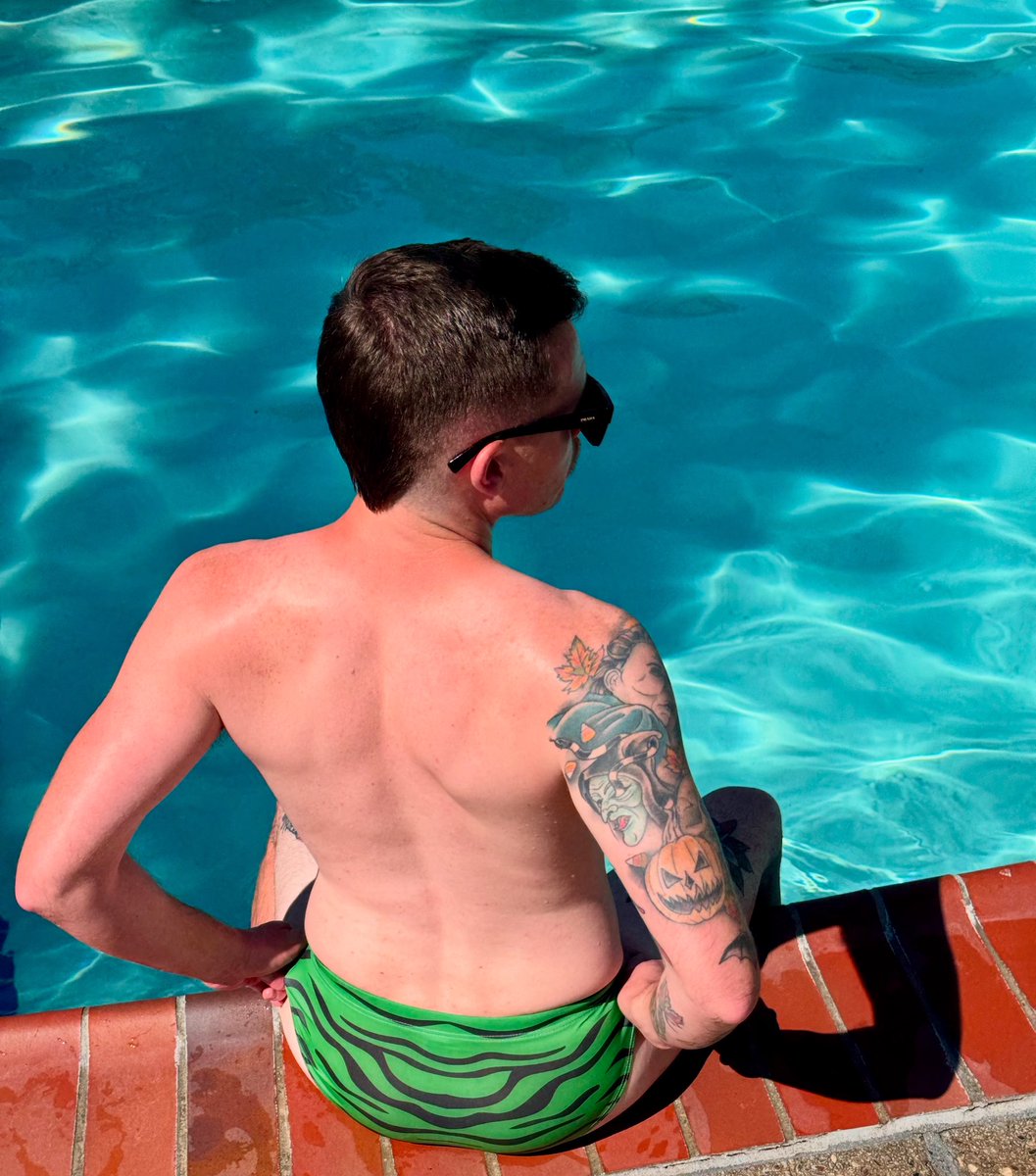 Wild thang 🌞💚
Swim briefs : <a href="/mcecreations/">MCE Creations</a> ✨