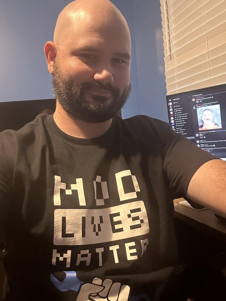 CajunCorey88's tweet image. Shoutout to @Rizzkit4 for the Mod Lives Matter shirt!
Also for some reason @Drunk3po said I should play Lex Luthor………..