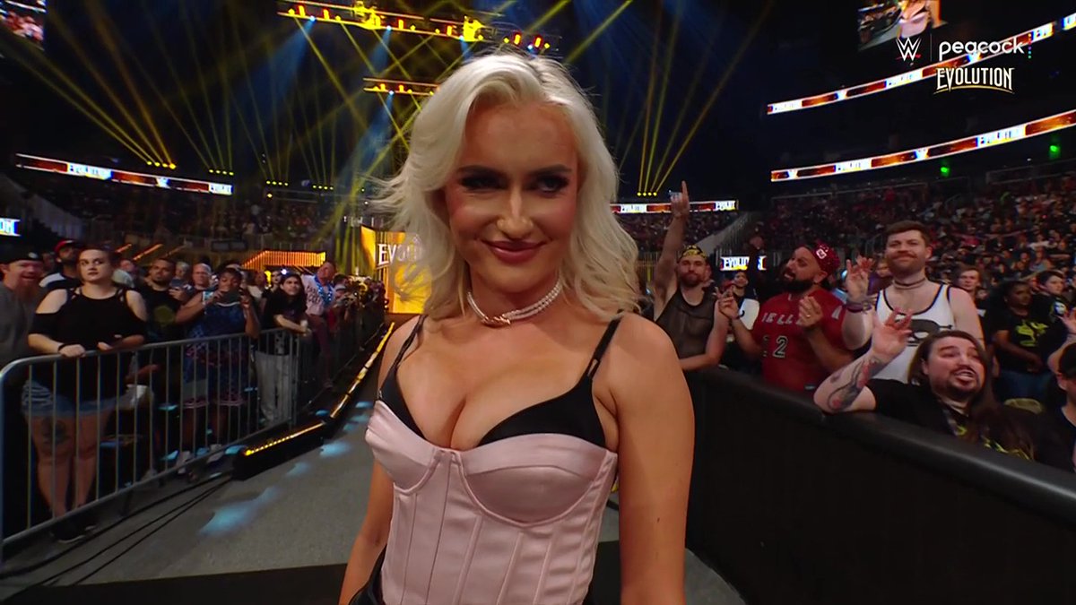 HQ #WWEEvolution Screencaptures: blake-monroe.com/photos/thumbna…

#BlakeMonroe #MariahMay #TheGlamour #WWE #WWENXT

<a href="/BlakeMonroeWWE/">Blake Monroe ♡</a>