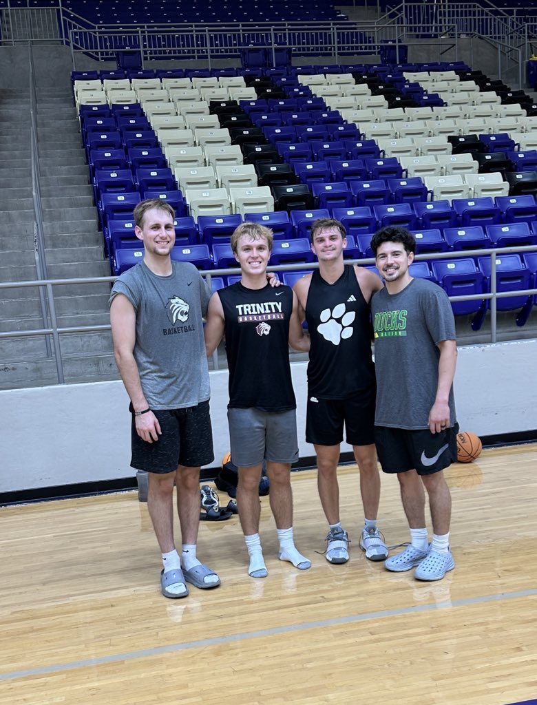 Markley_Hoops's tweet image. So cool to have this picture sent to me tonight. This is what it’s all about! Blessed for the impact these four dudes have made on me! Excited to see all of the great things they will do on the court and on the sideline this upcoming season!
🐲🏀🤝⭐️🏀 #5for1
