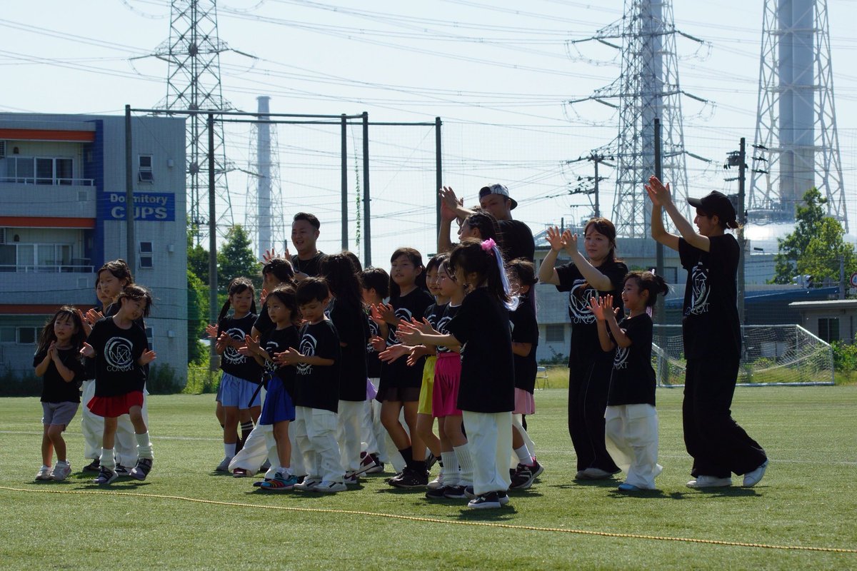 jyappi's tweet photo. 【華麗な披露❗️】
7月13日(日)に行われた
CUPS聖籠vs FCマツセロナ戦の試合前、ハーフタイムにてダンスパフォーマンスを披露していただきました❤️

キレのあるダンスで会場を大いに盛り上げていただきました🔥
CONEXTの皆さま、本当にありがとうございました‼️

#CONEXT
#胎内市
#CUPS聖籠
#JSC
#新潟 https://t.co/qixAxnNKQ5