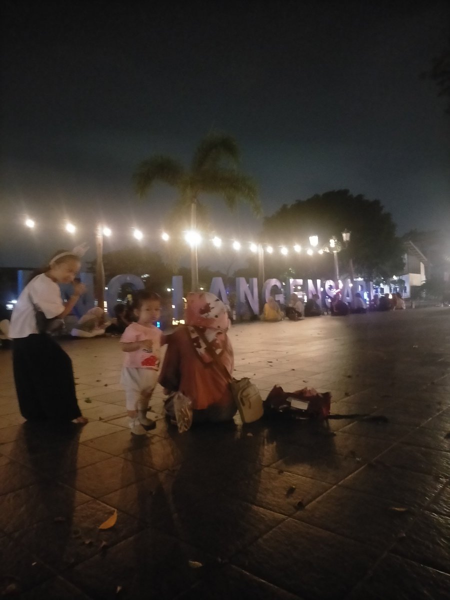 PintuJogja's tweet photo. Embung Langensari: Wisata malam di Jogja dengan kuliner yang asyik. Ada yang pernah kesini? https://t.co/LEZmQ8NEIm