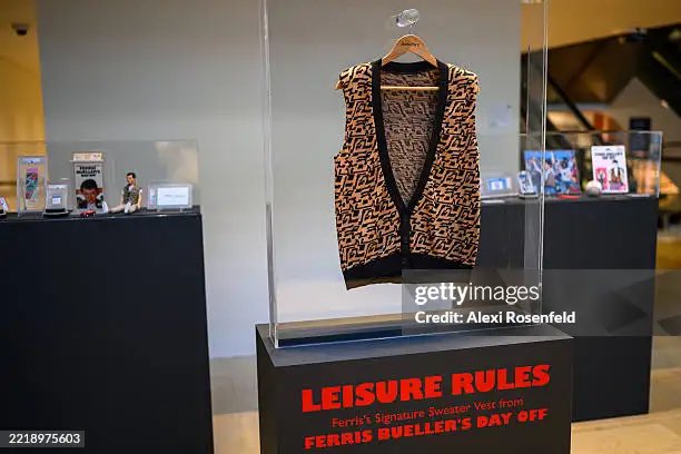 DailyFBDO's tweet photo. Day 360:

From June 5th to June 24th, Ferris' signature vest was set up for auction at Sotheby's Premiums alongside a collection of other memorabilia from the movie in honor of the movie's anniversary!

#ferrisbueller #fbdo #matthewbroderick #80s #1980s https://t.co/cgNw91PvAk