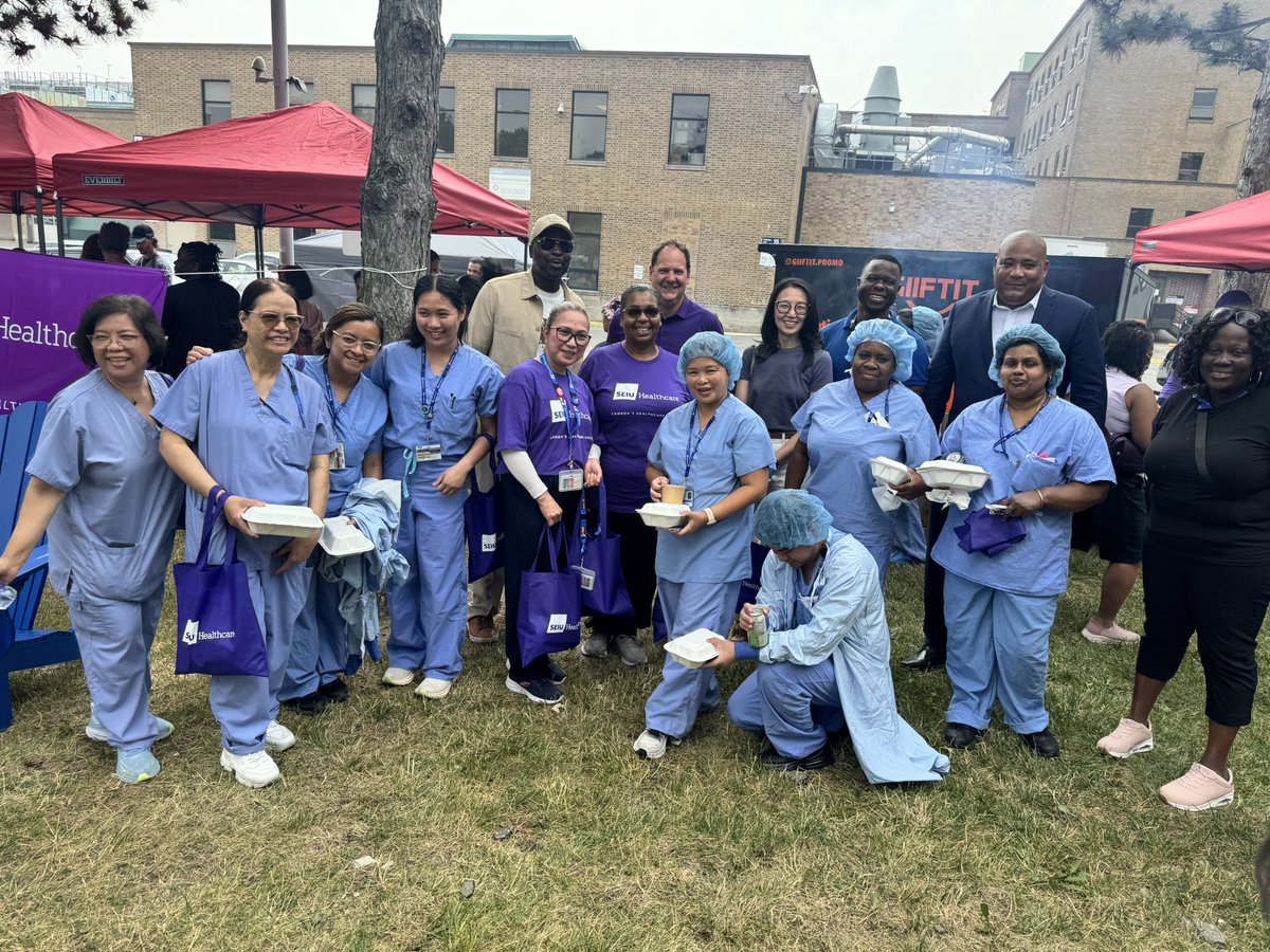 SEIUHealthCan's tweet image. 💜 HAPPY UNION WEEK
Today we kicked off a week of celebrating our union pride: our victories, our friendships, and our shared commitment to reach our vision of a better life for all workers, their families, communities, and those who receive care.
At Sunnybrook Health Sciences…