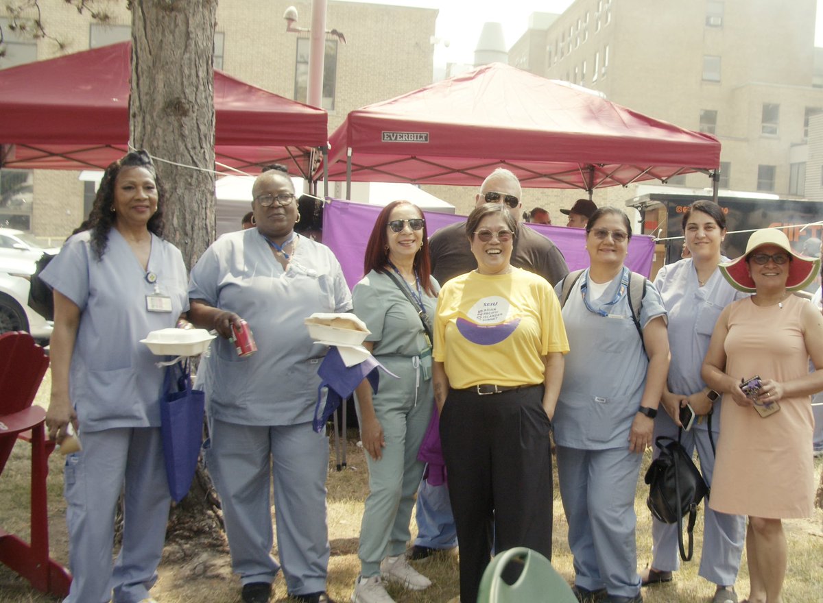 SEIUHealthCan's tweet image. 💜 HAPPY UNION WEEK
Today we kicked off a week of celebrating our union pride: our victories, our friendships, and our shared commitment to reach our vision of a better life for all workers, their families, communities, and those who receive care.
At Sunnybrook Health Sciences…
