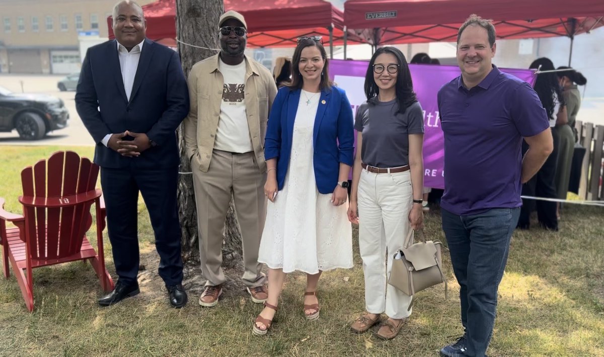 SEIUHealthCan's tweet image. 💜 HAPPY UNION WEEK
Today we kicked off a week of celebrating our union pride: our victories, our friendships, and our shared commitment to reach our vision of a better life for all workers, their families, communities, and those who receive care.
At Sunnybrook Health Sciences…