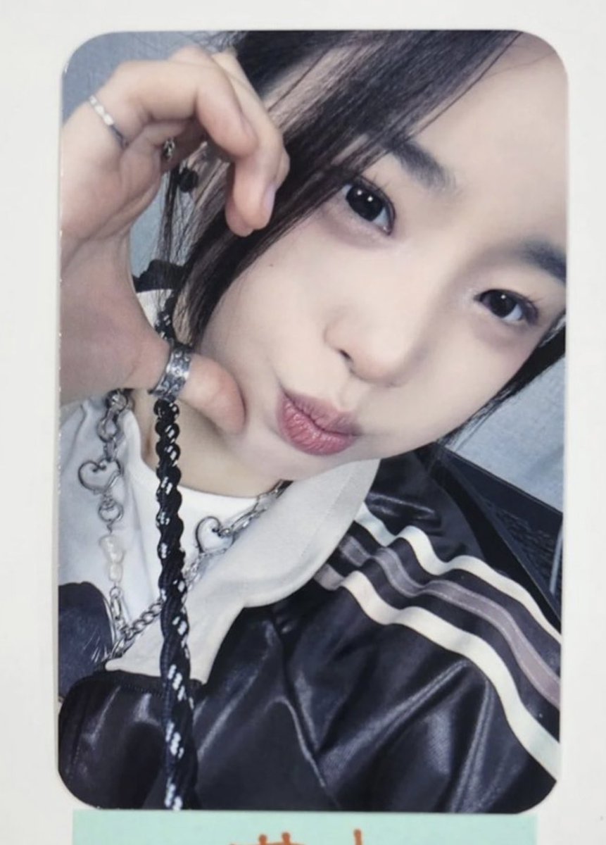 teleposses's tweet image. the ring photocards were So cute...... #NeverForgetting.........