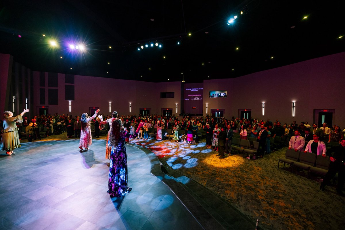 Sin palabras! Celebramos nuestro 5to aniversario de la Iglesia de Royalwood. Una asistencia increíble. 

I have no words!  We celebrated our 5th anniversary of Iglesia de Royalwood. We had incredible attendance. <a href="/IglesiadeRW/">Iglesia de Royalwood</a>