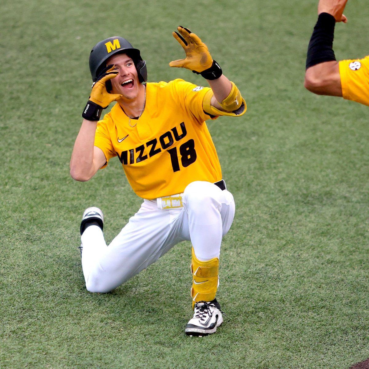 Kyle McAreavy (@kyle_mcareavy) on Twitter photo Missouri's best position player was just taken in the 16th round by the New York Yankees.
Jackson Lovich ended up as pick No. 494. 
He could return to the Tigers next season if he chooses not to sign with New York.
Read here. on3.com/sites/mizzou-t… Missouri's best position player was just taken in the 16th round by the New York Yankees.
Jackson Lovich ended up as pick No. 494. 
He could return to the Tigers next season if he chooses not to sign with New York.
Read here. on3.com/sites/mizzou-t…