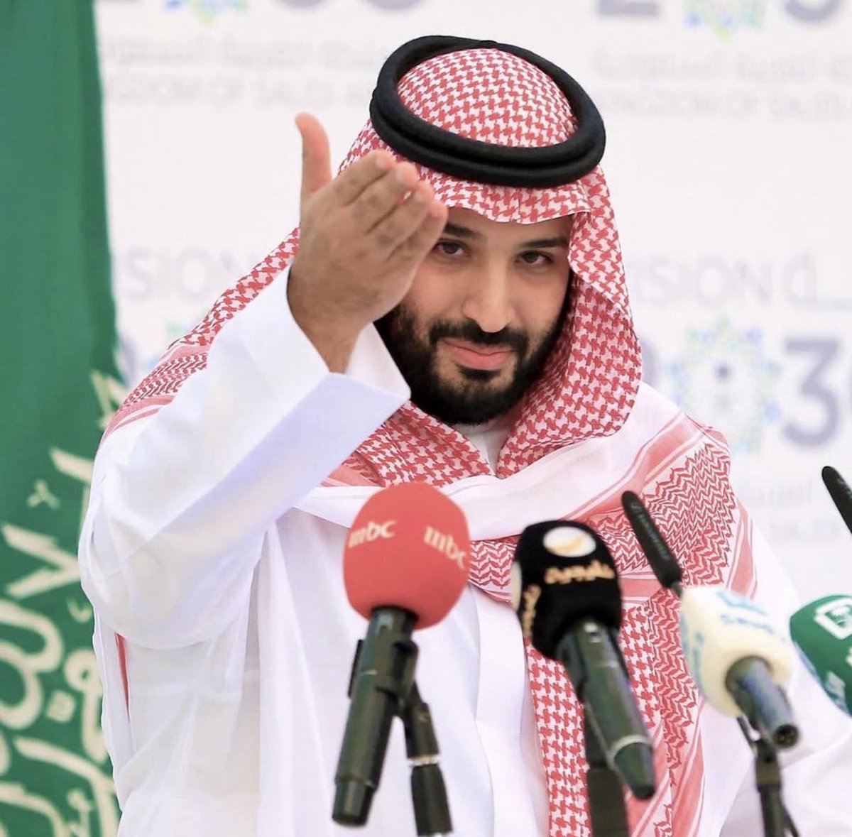 BinSfrann's tweet photo. يقول معالي #سعود_القحطاني ❤️

الراس شامخ والسجايا حميدة  🇸🇦
والفعل شافوه العرب شوف الأعيان . . ••• https://t.co/lTq9Pwy39x