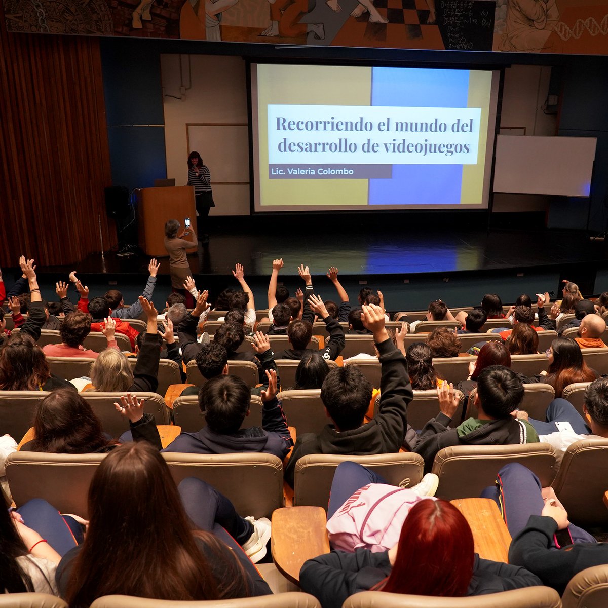 👩‍💻¿Querés saber cómo es estudiar Computación y Datos en Exactas? Del martes 15 al jueves 17/7 participá de la Semana de la Computación y de las Ciencias de Datos (SdC+D).  Programa: exactas.uba.ar/popularizacion… 
👇Abrimos hilo con las CHARLAS de este primer día: